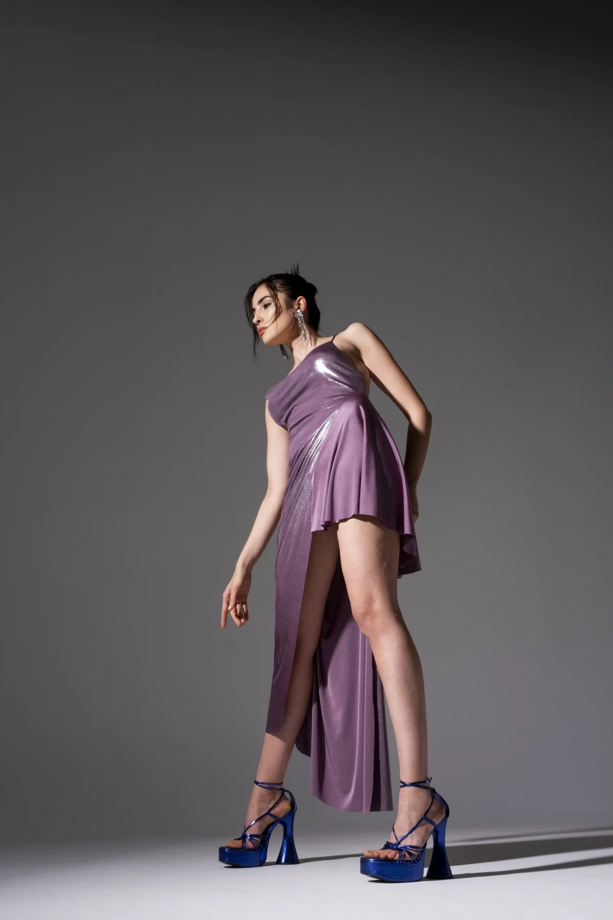 Aura Asimetrik Tasarım Gold Gece Elbisesi-BE OZ - Görsel 8