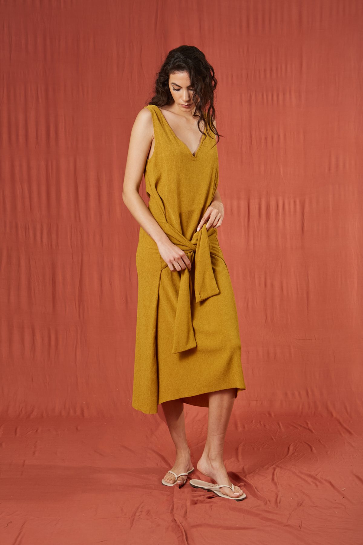 Yahşi Önü Kuşaklı Hardal Elbise - BE OZ - Görsel 2