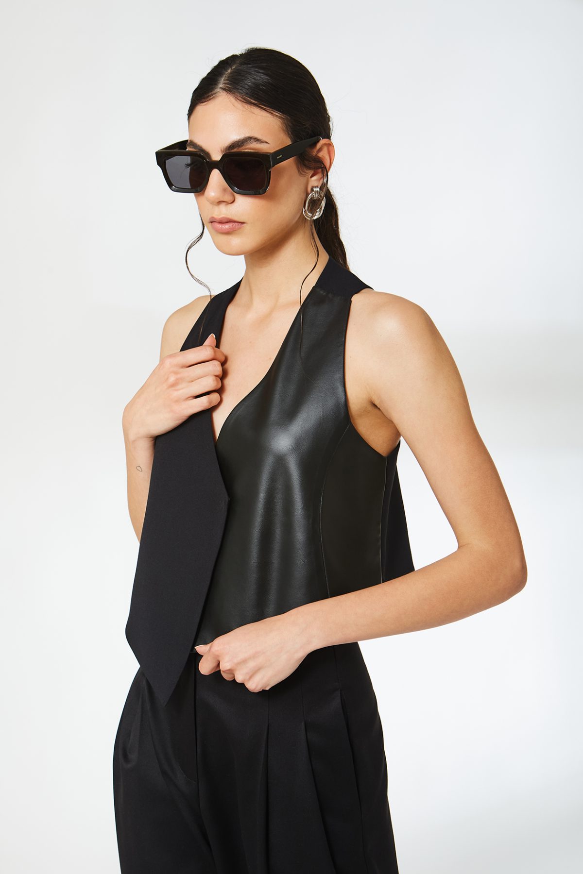 Indra Deri Detaylı Siyah Yelek - BE OZ - Görsel 5