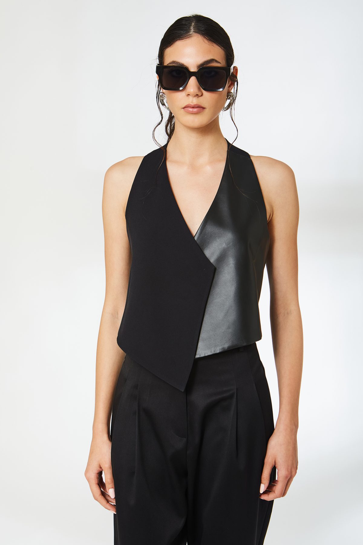 Indra Deri Detaylı Siyah Yelek - BE OZ - Görsel 4