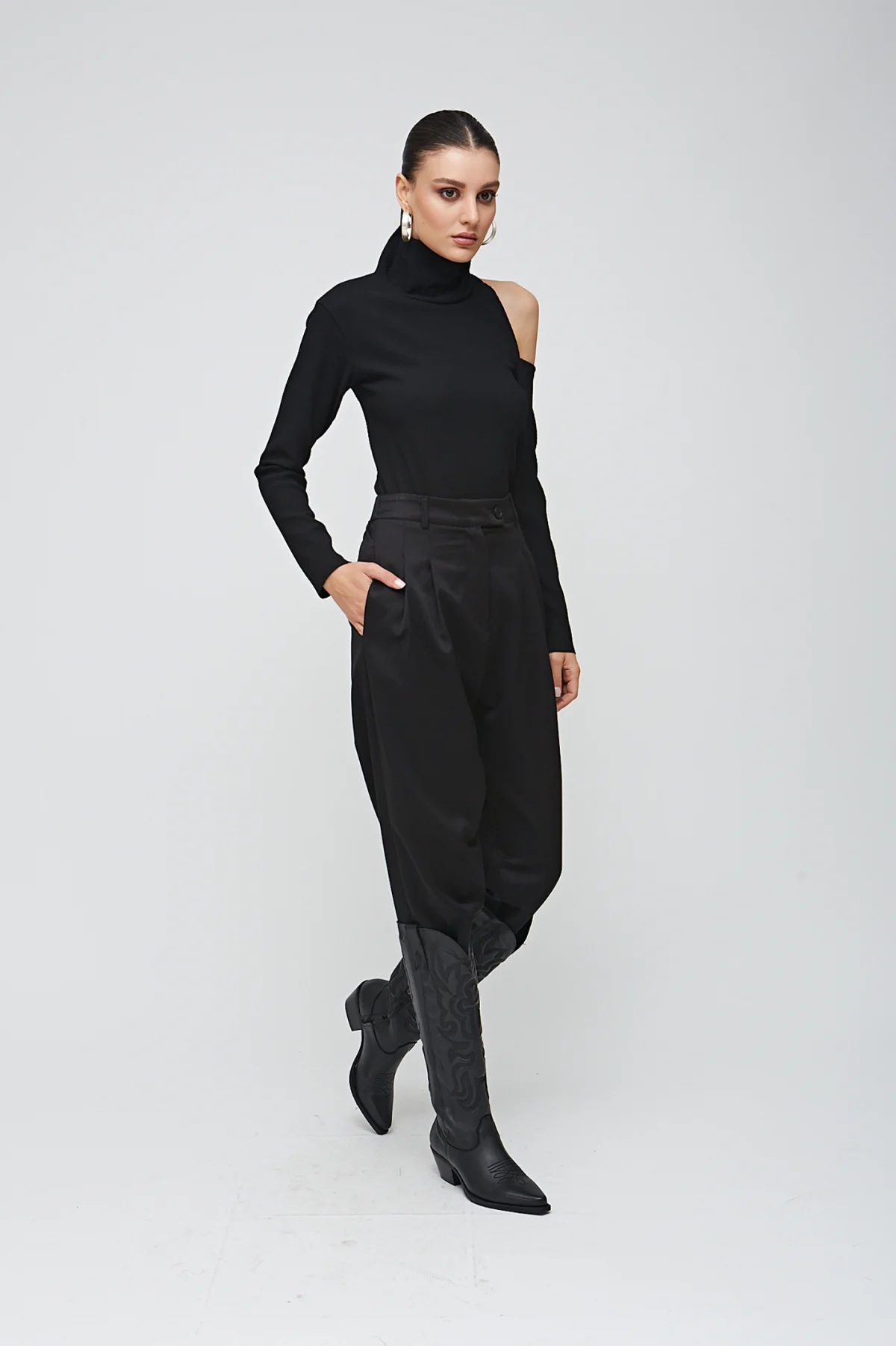 Sırt Dekolteli Ribana Siyah Bluz - BE OZ - Görsel 3