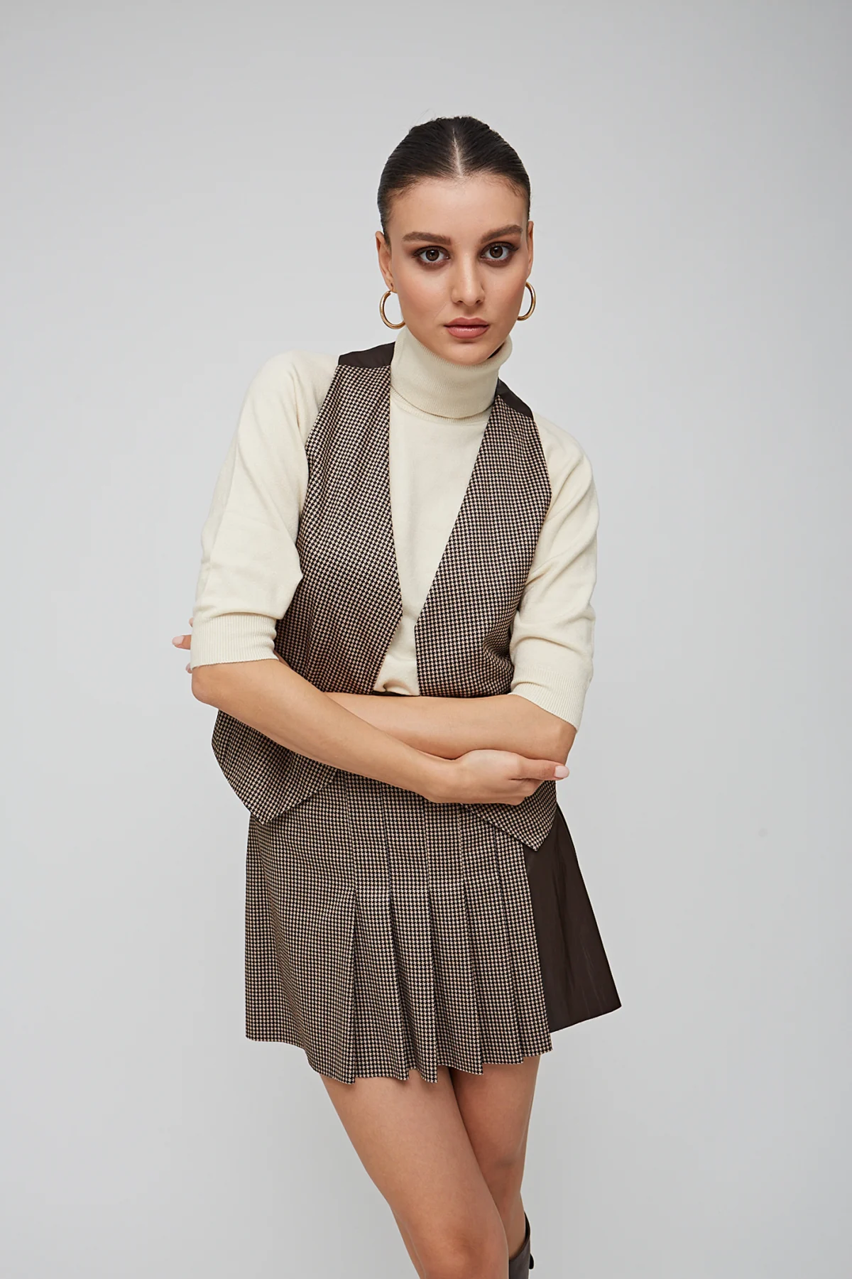 Sırtı Deri Detaylı Kahve Düğmesiz Yelek - BE OZ - Görsel 5