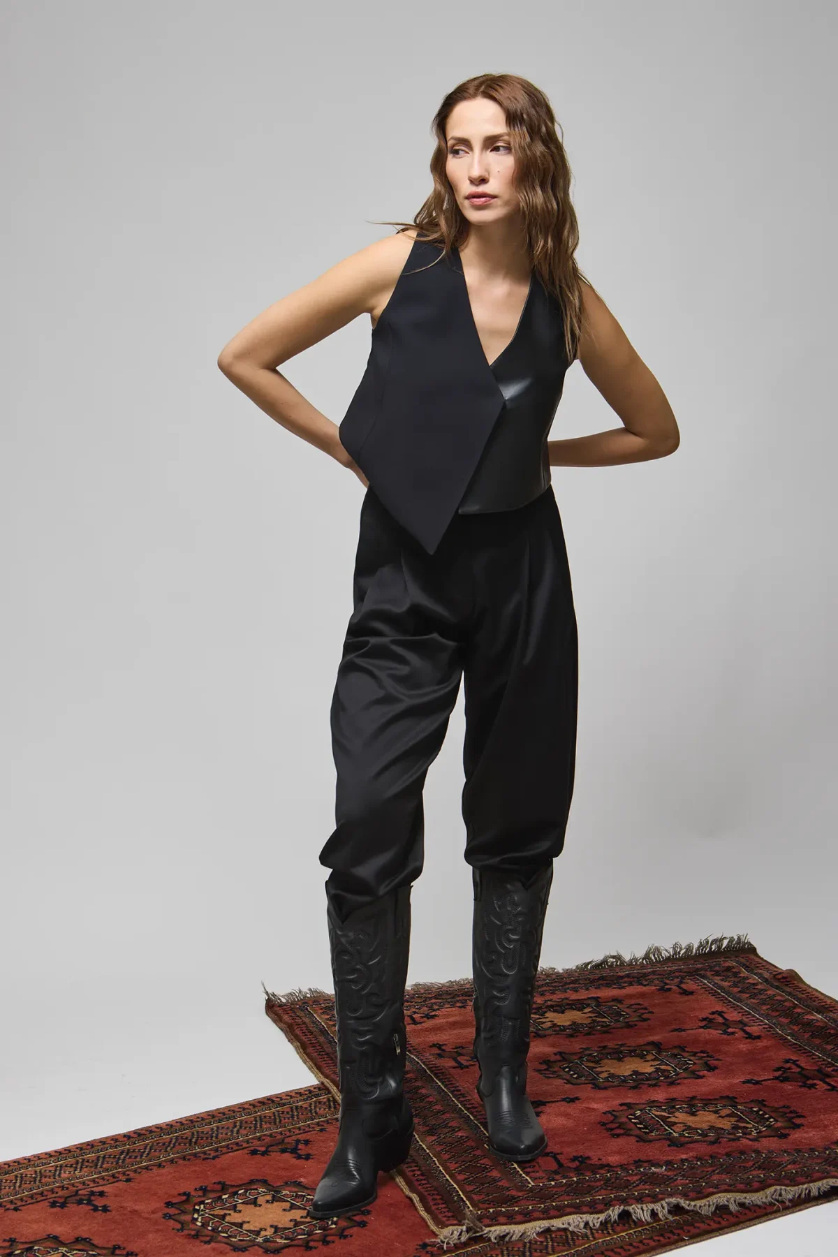 Indra Deri Detaylı Siyah Yelek - BE OZ - Görsel 8