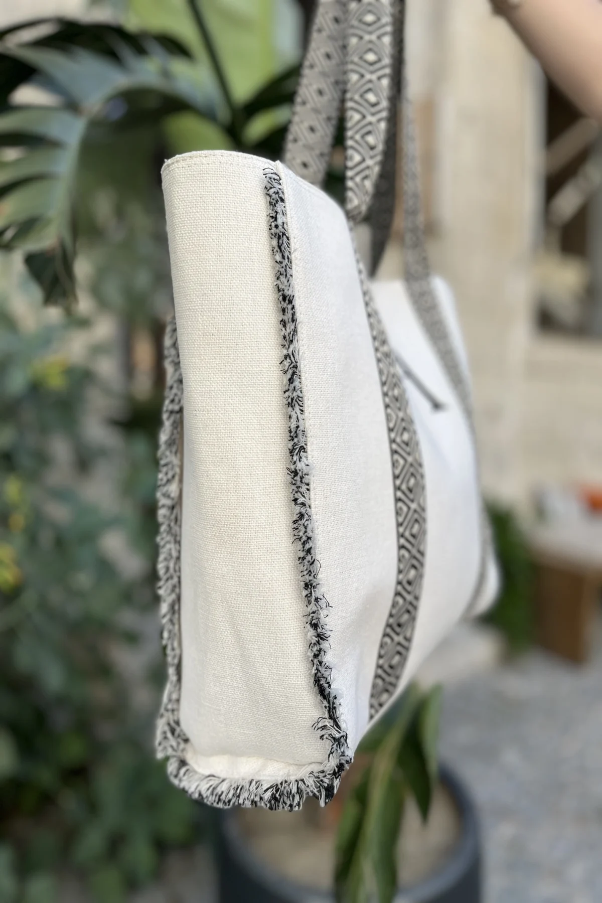 Kişiselleştirilmiş Harf Nakışlı Kanvas Çanta - BE OZ - Görsel 6