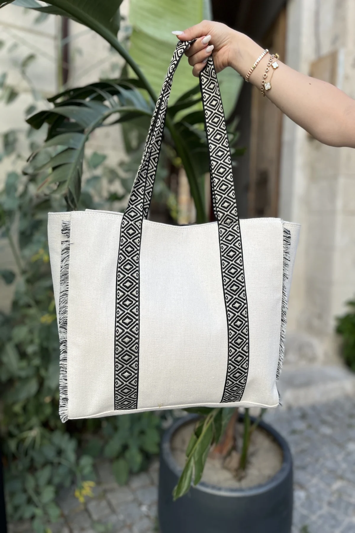 Kişiselleştirilmiş Harf Nakışlı Kanvas Çanta - BE OZ - Görsel 5