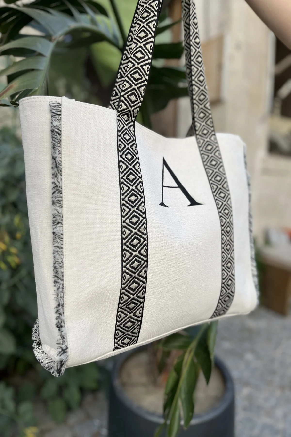 Kişiselleştirilmiş Harf Nakışlı Kanvas Çanta - BE OZ - Görsel 3