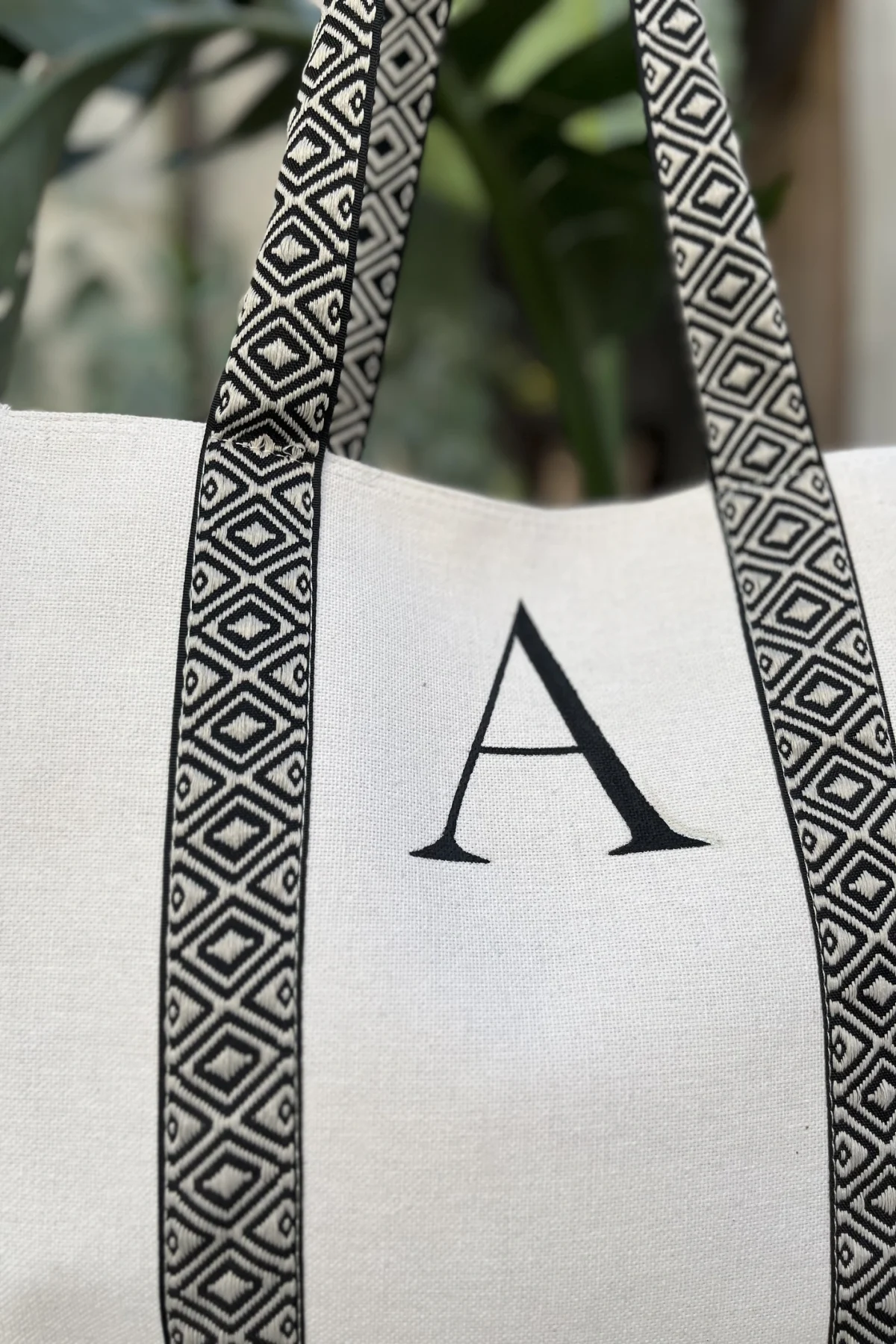 Kişiselleştirilmiş Harf Nakışlı Kanvas Çanta - BE OZ - Görsel 2