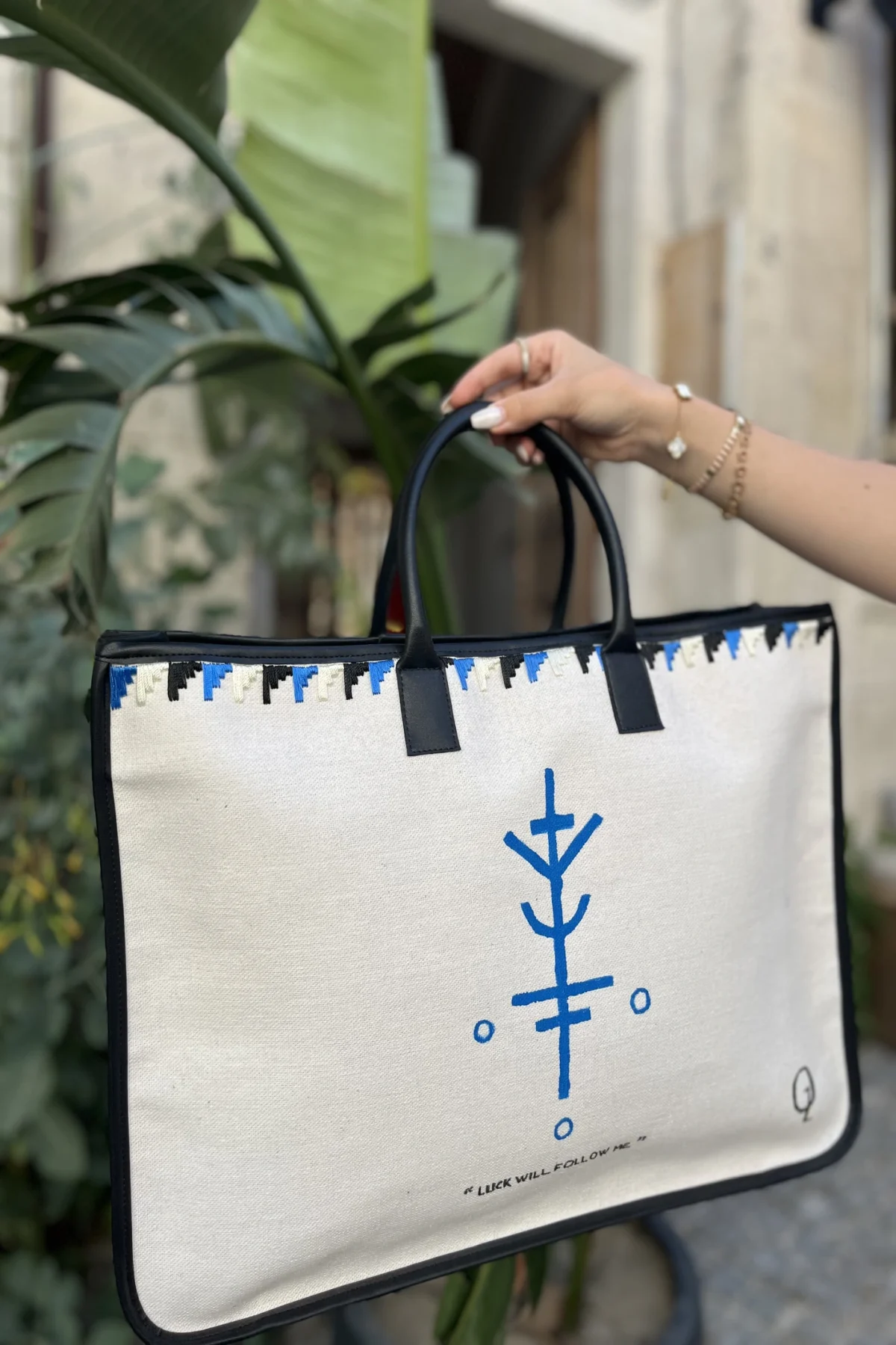 Nakış İşlemeli Şans Sembollü Kanvas Çanta - BE OZ - Görsel 3