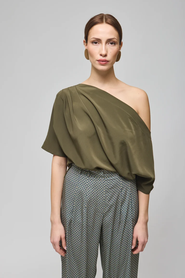 Tına omuzu pılelı bluz hakı